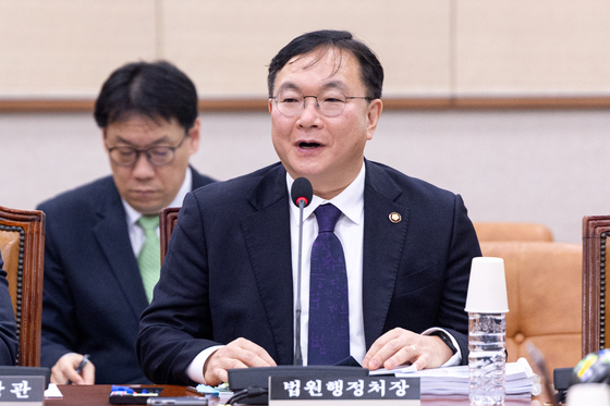 답변하는 박영재 처장