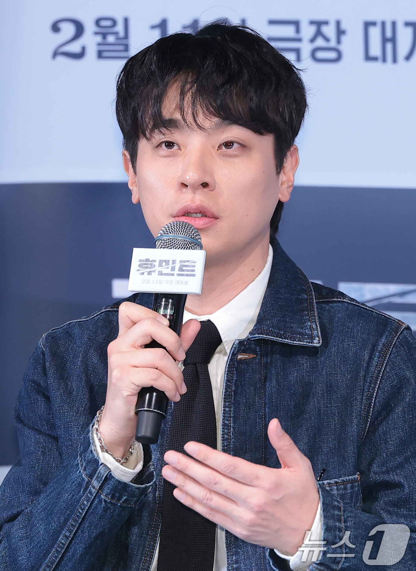 (서울=뉴스1) 권현진 기자 = 배우 박정민이 4일 오후 서울 용산구 CGV용산아이파크몰에서 열린 영화 '휴민트' 언론배급시사회 및 기자간담회에 참석해 취재진 질문에 답하고 있다. …