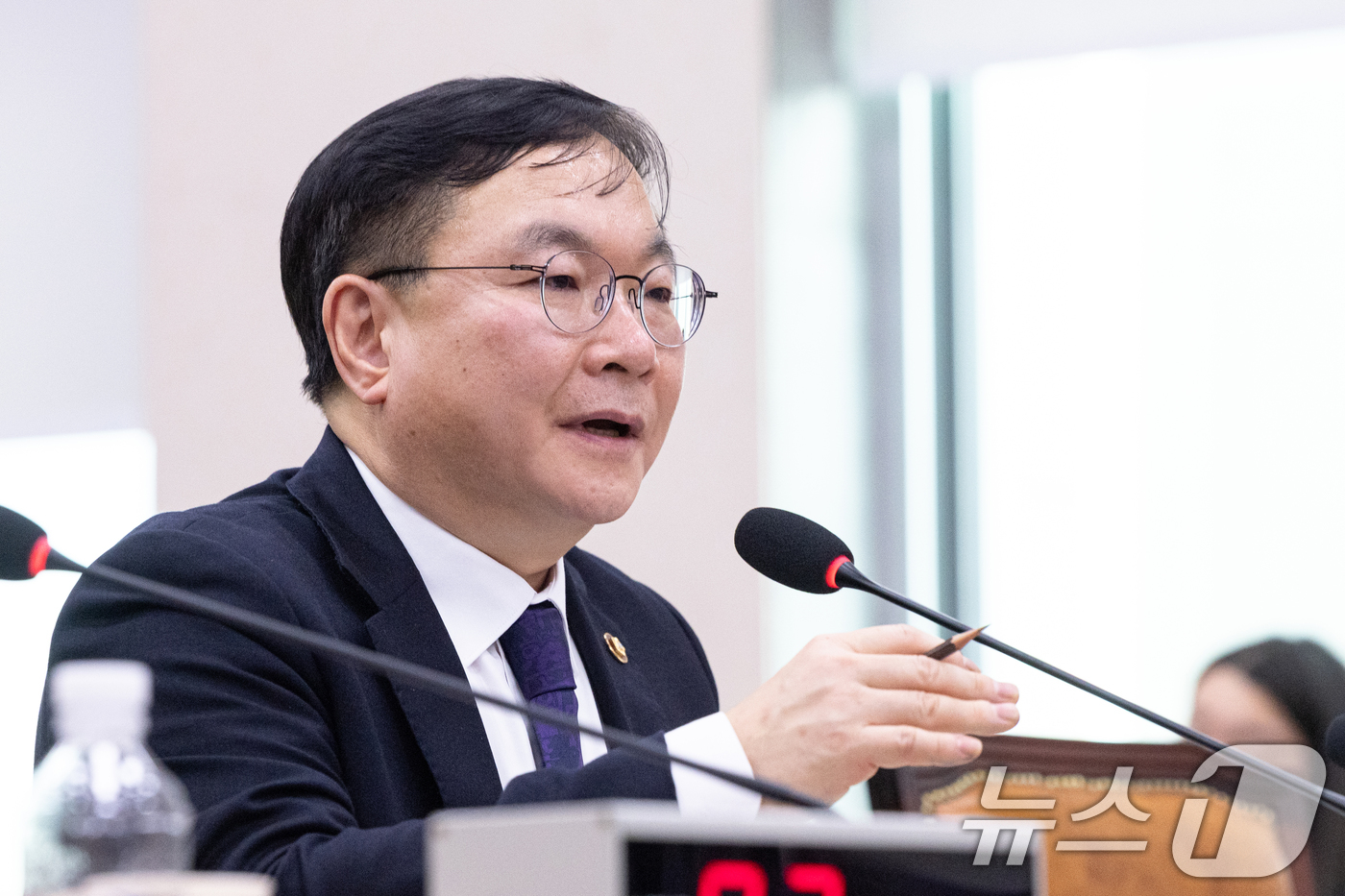 (서울=뉴스1) 이승배 기자 = 박영재 법원행정처장이 4일 서울 여의도 국회에서 열린 제432회국회(임시회) 법제사법위원회 제1차 전체회의에 출석해 의원 질의에 답변하고 있다. 2 …