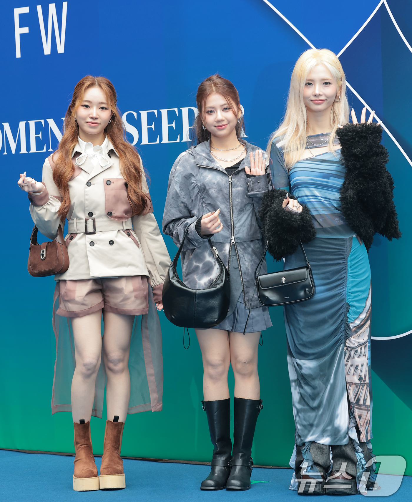 (서울=뉴스1) 권현진 기자 = 퀸즈아이 아윤(왼쪽부터)과 키리, 진율이 4일 서울 중구 동대문디자인플라자(DDP)에서 열린 2026 F/W 서울패션위크 ‘페노메논시퍼' 패션쇼에 …