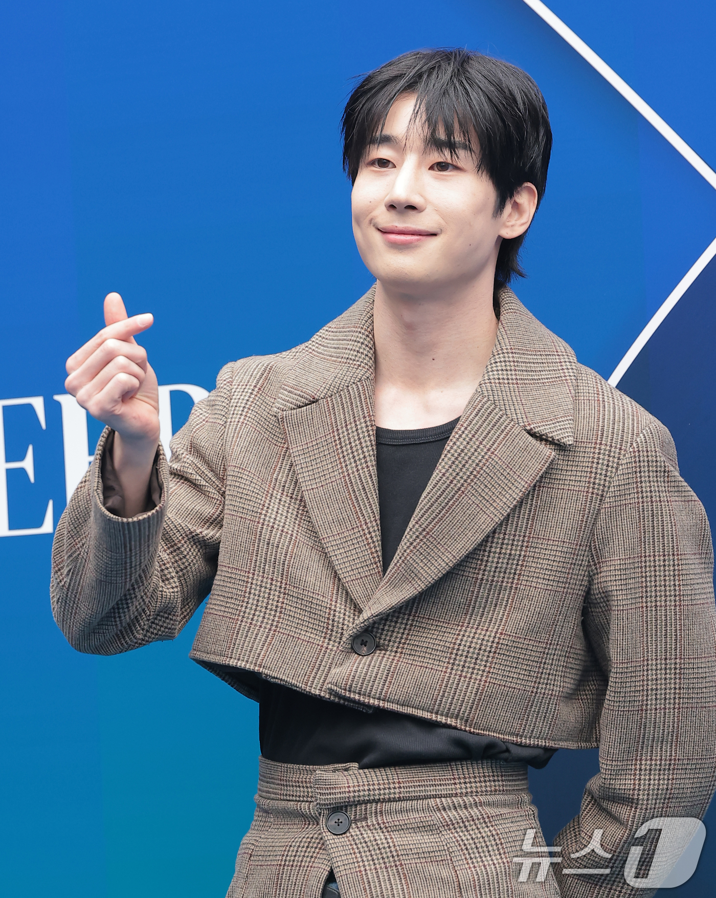 (서울=뉴스1) 권현진 기자 = 빅톤 한승우가 4일 서울 중구 동대문디자인플라자(DDP)에서 열린 2026 F/W 서울패션위크 ‘페노메논시퍼' 패션쇼에 참석해 포즈를 취하고 있다. …