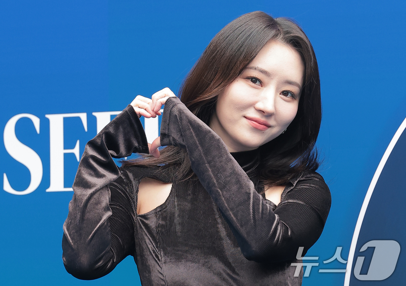 (서울=뉴스1) 권현진 기자 = 드림캐쳐 수아가 4일 서울 중구 동대문디자인플라자(DDP)에서 열린 2026 F/W 서울패션위크 ‘페노메논시퍼' 패션쇼에 참석해 포즈를 취하고 있다 …