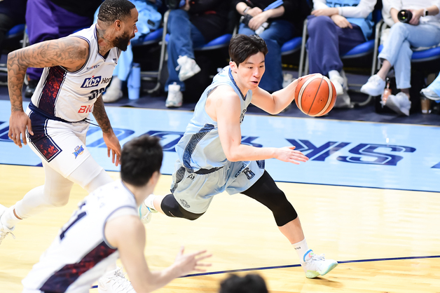 '이정현 30점 폭발' 소노, 허웅·허훈 버틴 KCC 제압