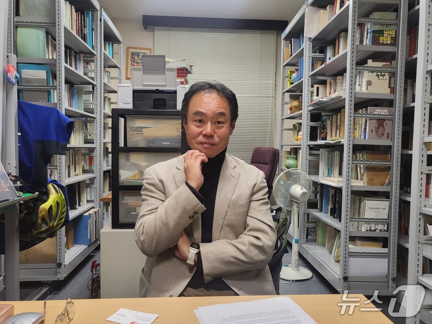 본문 이미지 - 4일 일본 효고현 고베대 대학원의 기무라 간 국제협력연구과 교수가 고베대 연구실에서 뉴스1과 인터뷰를 하고 있다. 2026.02.04/뉴스1ⓒ News1 김지완 기자