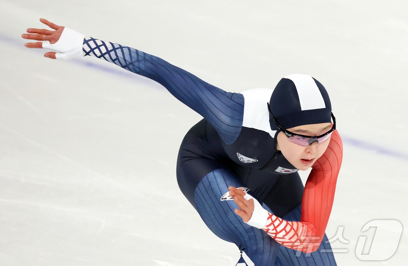 본문 이미지 - 2026 밀라노·코르티나담페초 동계올림픽 개막을 이틀 앞둔 4일(현지시간) 이탈리아 밀라노 스피드스케이팅 스타디움에서 열리는 여자 스피드스케이팅 500m 테스트 경기에 출전하는 김민선이 역주하고 있다. 2026.2.4/뉴스1 ⓒ News1 김진환 기자