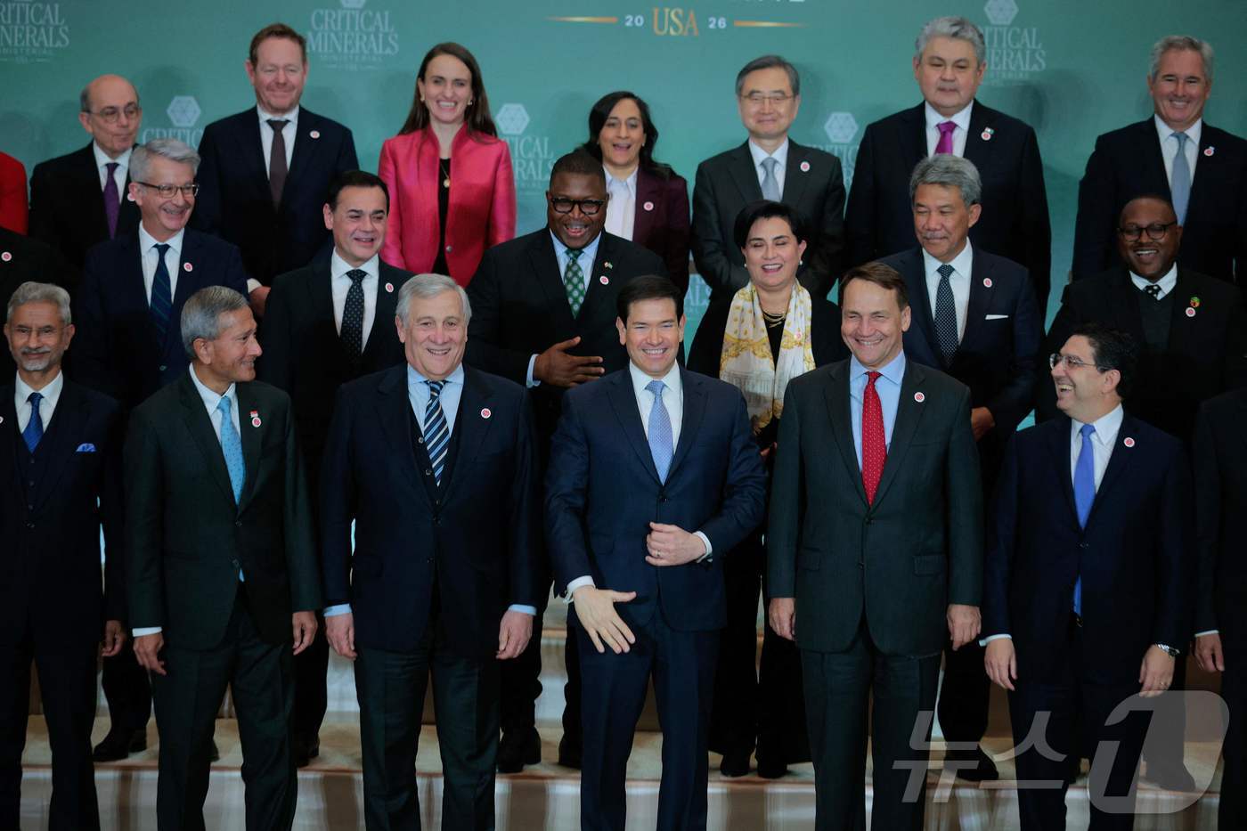 (워싱턴DC AFP=뉴스1) 류정민 특파원 = 4일(현지시간) 미국 워싱턴DC 국무부 청사에서 열린 제1회 핵심 광물 장관 회의에서 마코 루비오 미 국무장관, 조현 외교부 장관 등 …