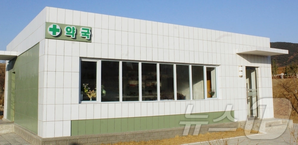 (평양 노동신문=뉴스1) = 북한 노동당 기관지 노동신문은 5일 은파군 대청농장에서 공공건물 및 생산건물 준공식이 진행됐다고 보도했다. [국내에서만 사용가능. 재배포 금지. DB …