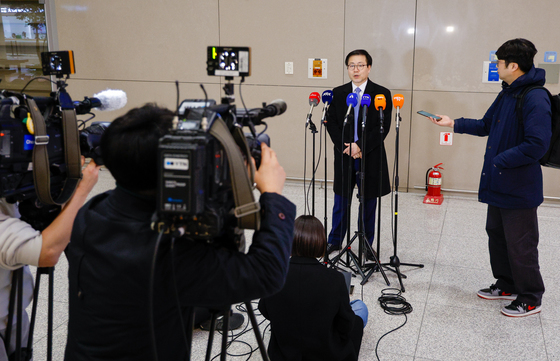 답변하는 여한구 통상교섭본부장