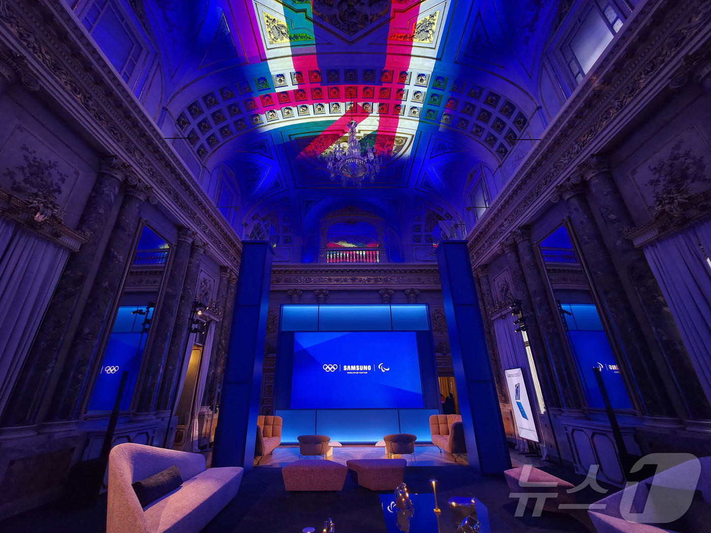 (서울=뉴스1) = 삼성전자가 4일(현지시간) 2026 밀라노 코르티나 동계올림픽 개막을 앞두고 이탈리아 밀라노의 유서 깊은 건축물인 팔라초 세르벨로니에서 '삼성 하우스' 개관식을 …