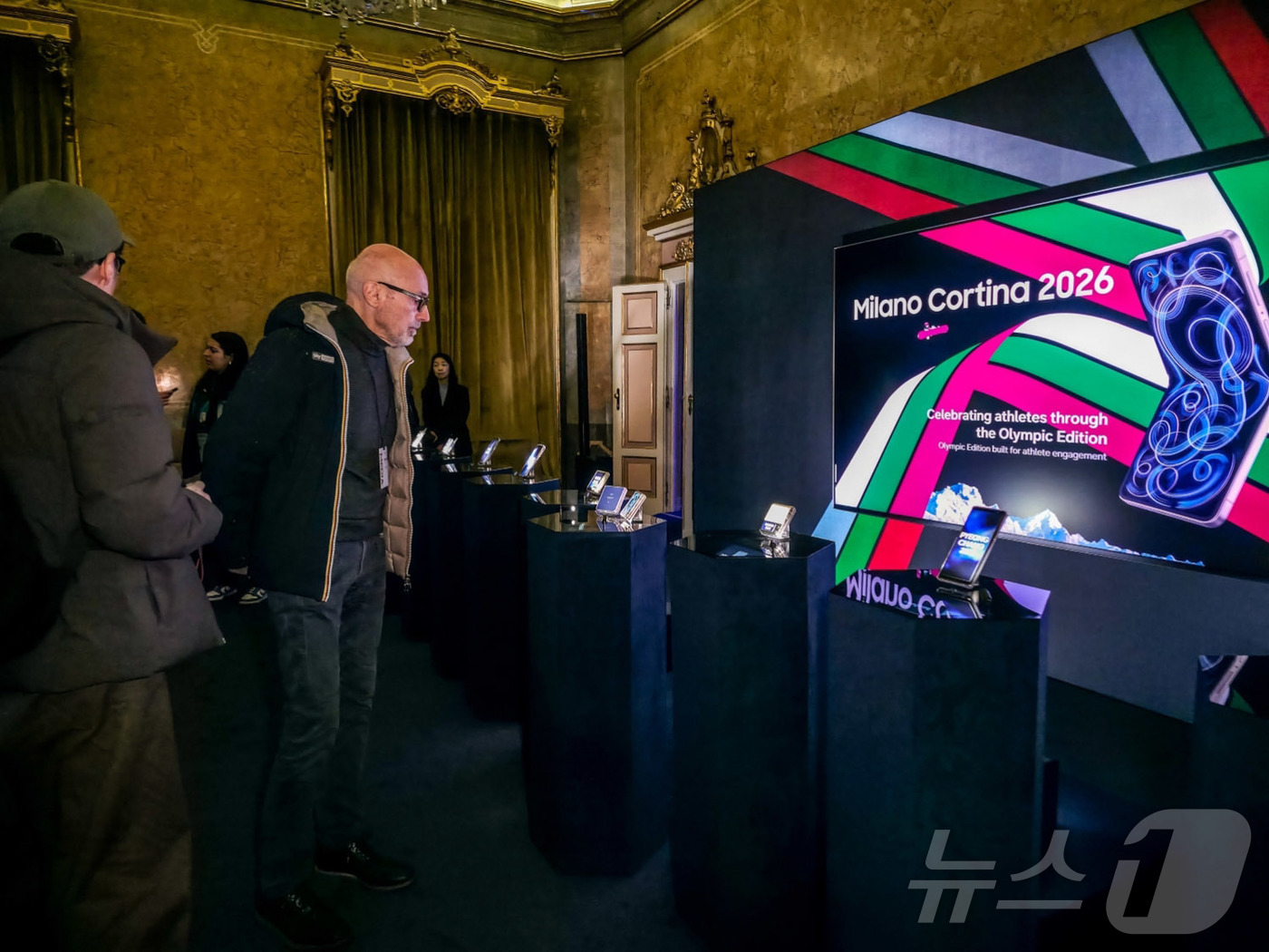 (서울=뉴스1) = 삼성전자가 4일(현지시간) 2026 밀라노 코르티나 동계올림픽 개막을 앞두고 이탈리아 밀라노의 유서 깊은 건축물인 팔라초 세르벨로니에서 '삼성 하우스' 개관식을 …