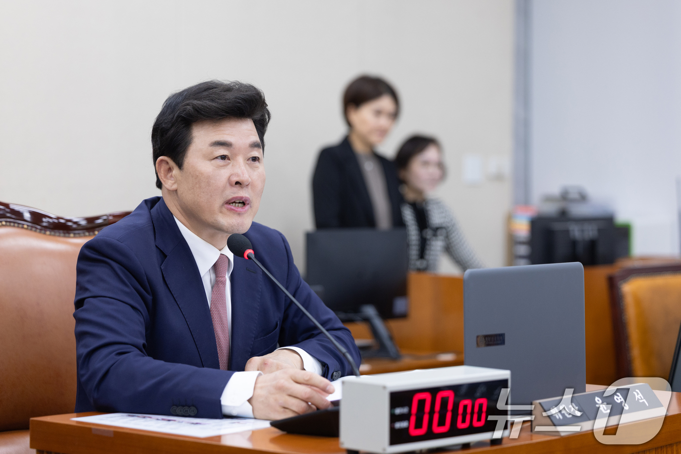 (서울=뉴스1) 이승배 기자 = 5일 서울 여의도 국회에서 열린 제432회국회(임시회) 연금개혁 특별위원회에서 윤영석 위원장이 회의를 주재하고 있다. 2026.2.5/뉴스1