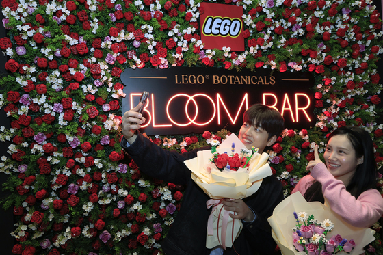 레고 밸런타인데이 팝업에서 인스타용 '찰칵'