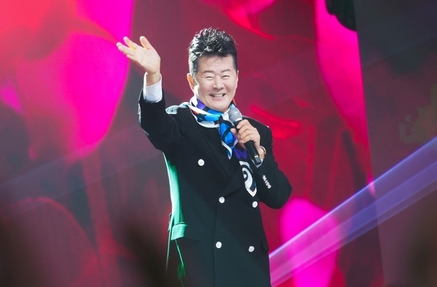 태진아 "故 송대관, 가장 사랑한 동반자…라이벌로 생각 안 해"