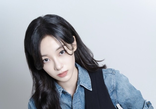 에이프릴 출신 이진솔, 11일 신곡 '이터널 라이트' 발매