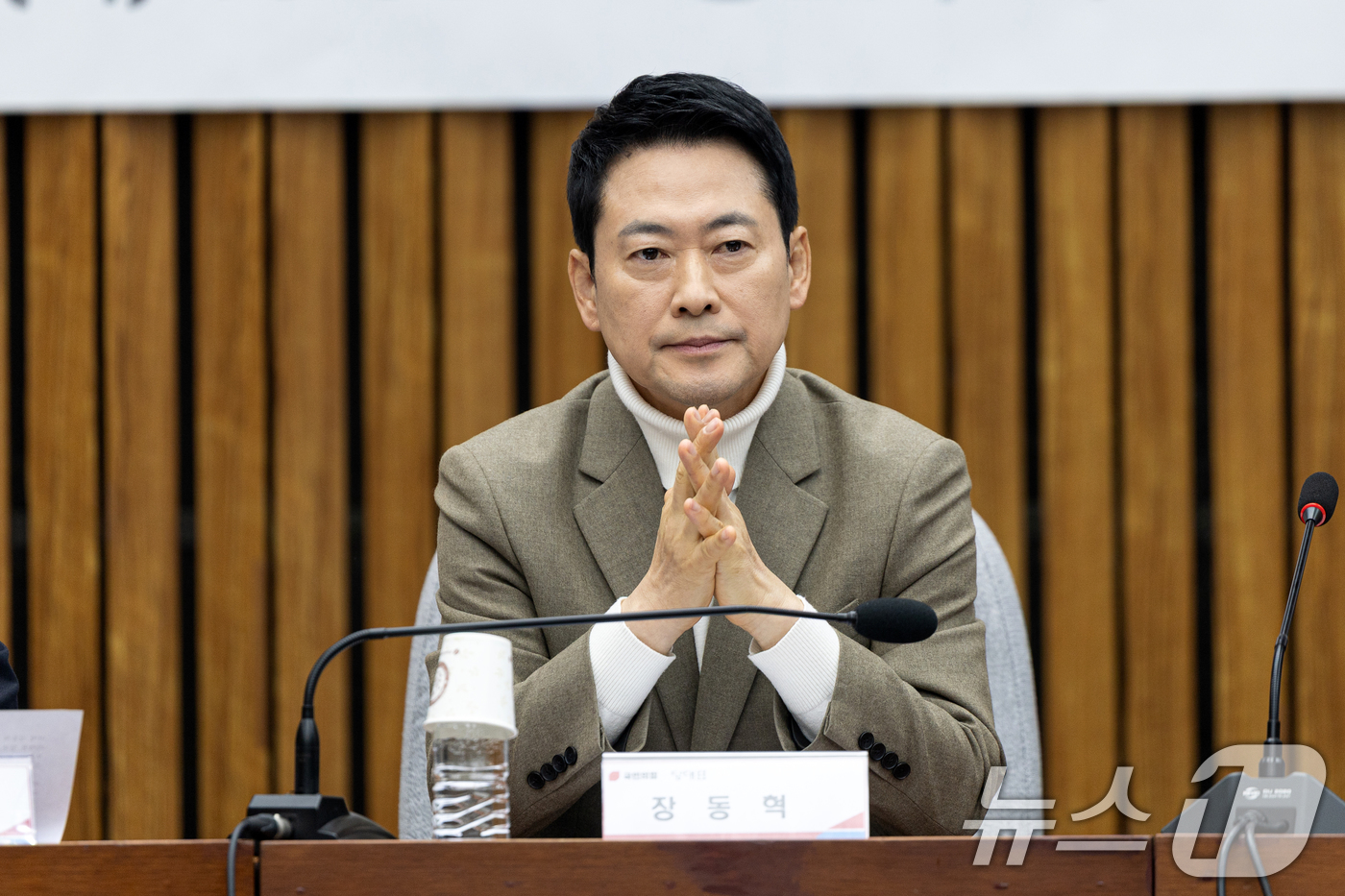 (서울=뉴스1) 이승배 기자 = 장동혁 국민의힘 대표가 5일 서울 여의도 국회에서 열린 공약개발본부 제1차 전체회의에 자리하고 있다. 2026.2.5/뉴스1