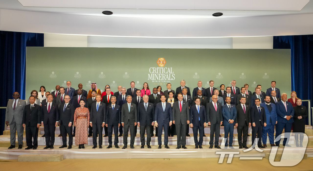 (서울=뉴스1) 임세영 기자 = 조현 외교부 장관이 4일(현지시간) 미국 워싱턴DC 국무부 청사에서 열린 제1회 핵심 광물 장관 회의에서 마코 루비오 미 국무장관 등 55개국 장관 …