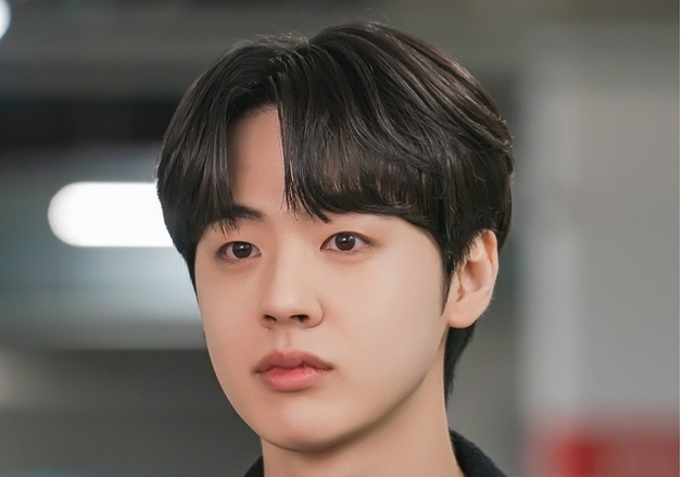 '러브포비아' 김현진, 꽃미모 소설 작가 변신…첫 스틸 공개