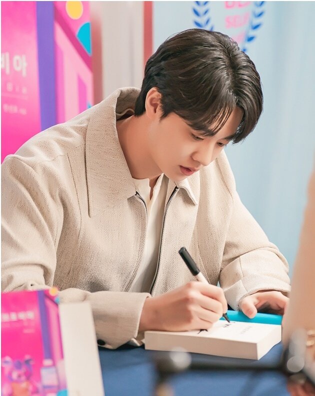 본문 이미지 - U+모바일tv X 라이프타임 '러브포비아'