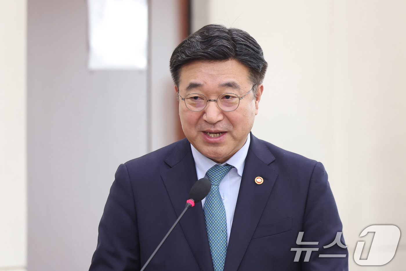 (서울=뉴스1) 신웅수 기자 = 윤호중 행정안전부 장관이 5일 서울 여의도 국회에서 열린 행정안전위원회 전체회의에서 업무 보고를 하고 있다. 2026.2.5/뉴스1