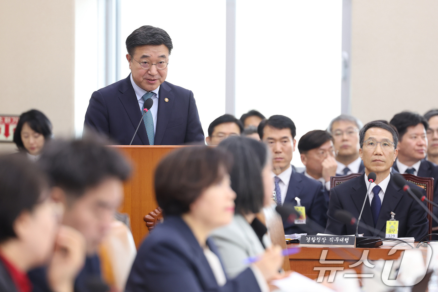 (서울=뉴스1) 신웅수 기자 = 윤호중 행정안전부 장관이 5일 서울 여의도 국회에서 열린 행정안전위원회 전체회의에서 업무 보고를 하고 있다. 2026.2.5/뉴스1