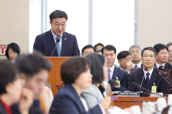 행안위 업무보고하는 윤호중