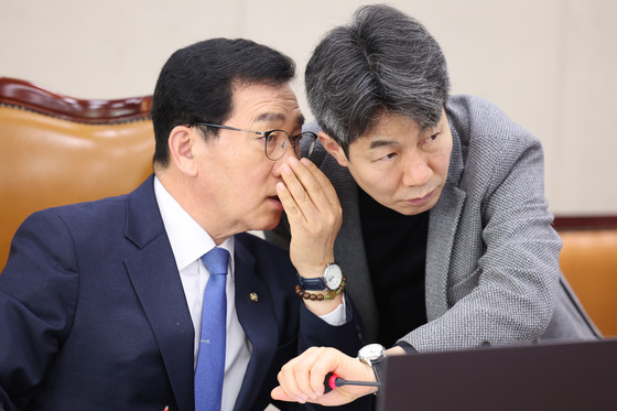 대화하는 신정훈·윤건영