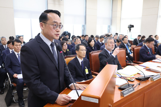 업무 보고하는 허철훈 사무총장