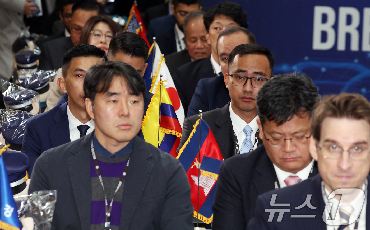 (서울=뉴스1) 김명섭 기자 = 5일 서울 서대문구 경찰청에서 열린 경찰청 2차 글로벌 공조 작전회의에서 각 국 대표 참석자들이 박성주 국가수사본부장의 개회사를 유심히 듣고 있다. …