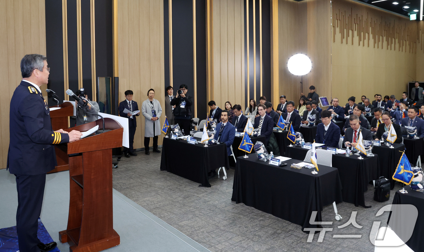 (서울=뉴스1) 김명섭 기자 = 박성주 경찰청 국가수사본부장이 5일 서울 서대문구 경찰청에서 열린 경찰청 2차 글로벌 공조 작전회의에서 개회사를 하고 있다. 이번 회의에는 22개국 …