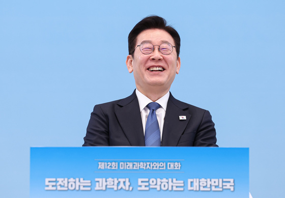 李대통령 지지율 4%p↑ 63%…부동산 대책 '효과' 47% [NBS]