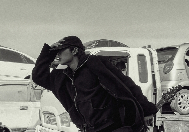 우즈, 욕망으로 질주…'슬라이드 스트럼 뮤트' 포스터 공개