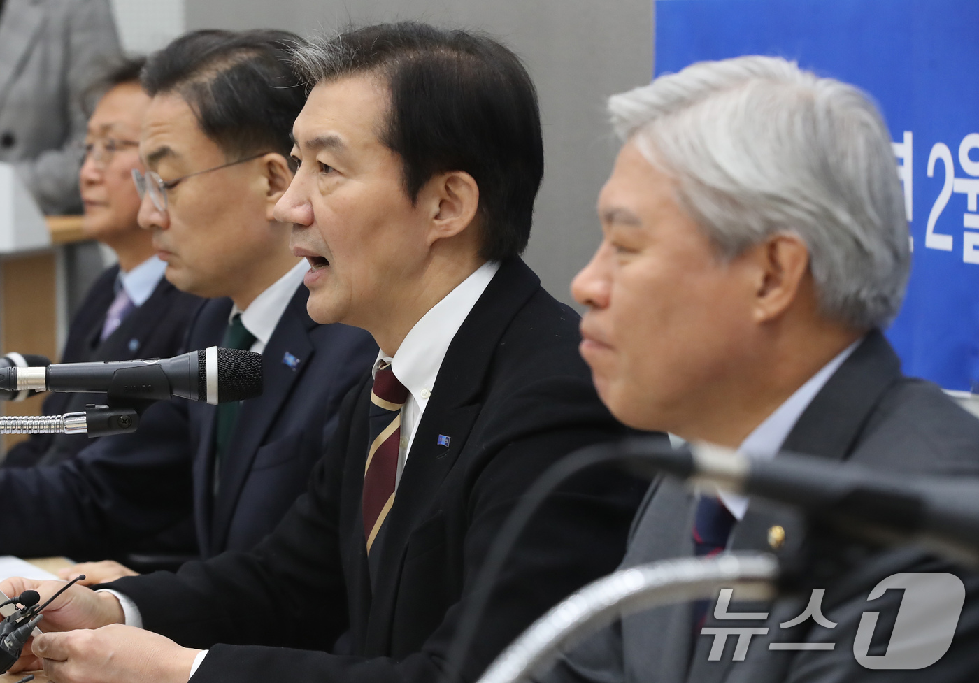 (부산=뉴스1) 윤일지 기자 = 조국 조국혁신당 대표가 5일 부산 동구 부산항국제전시컨벤션센터에서 열린 현장 최고위원회의에서 발언을 하고 있다.  2026.2.5/뉴스1