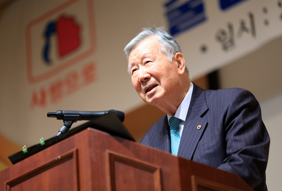 이중근 부영 회장 "조세로 집값 못 잡아…아세아·뚝섬 올해 착공"