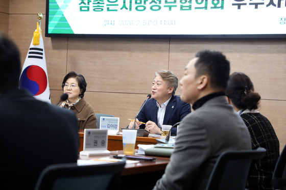 인사말하는 김이강 광주 서구청장