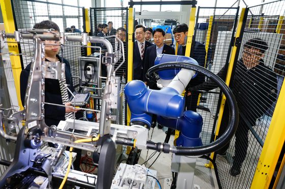 로봇전문 기업 브릴스 찾은 구윤철 부총리