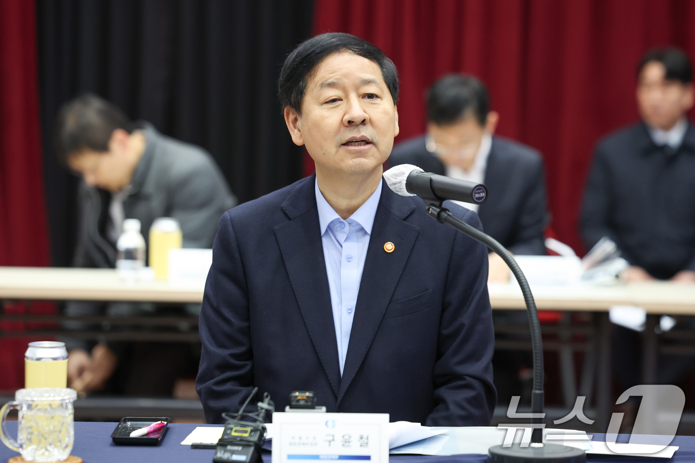 (인천=뉴스1) 안은나 기자 = 구윤철 경제부총리 겸 재정경제부 장관이 5일 인천 남동구 인천상공회의소에서 열린 '대한민국 경제대도약을 위한 혁신기업 간담회'에 참석해 모두 발언을 …