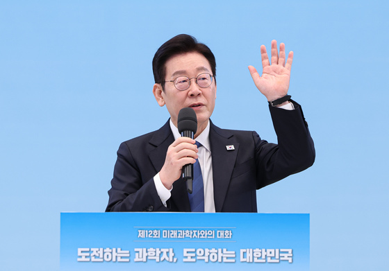 "군복무, 첨단기술 익힐 기회로" 李대통령 대전환 예고(종합)