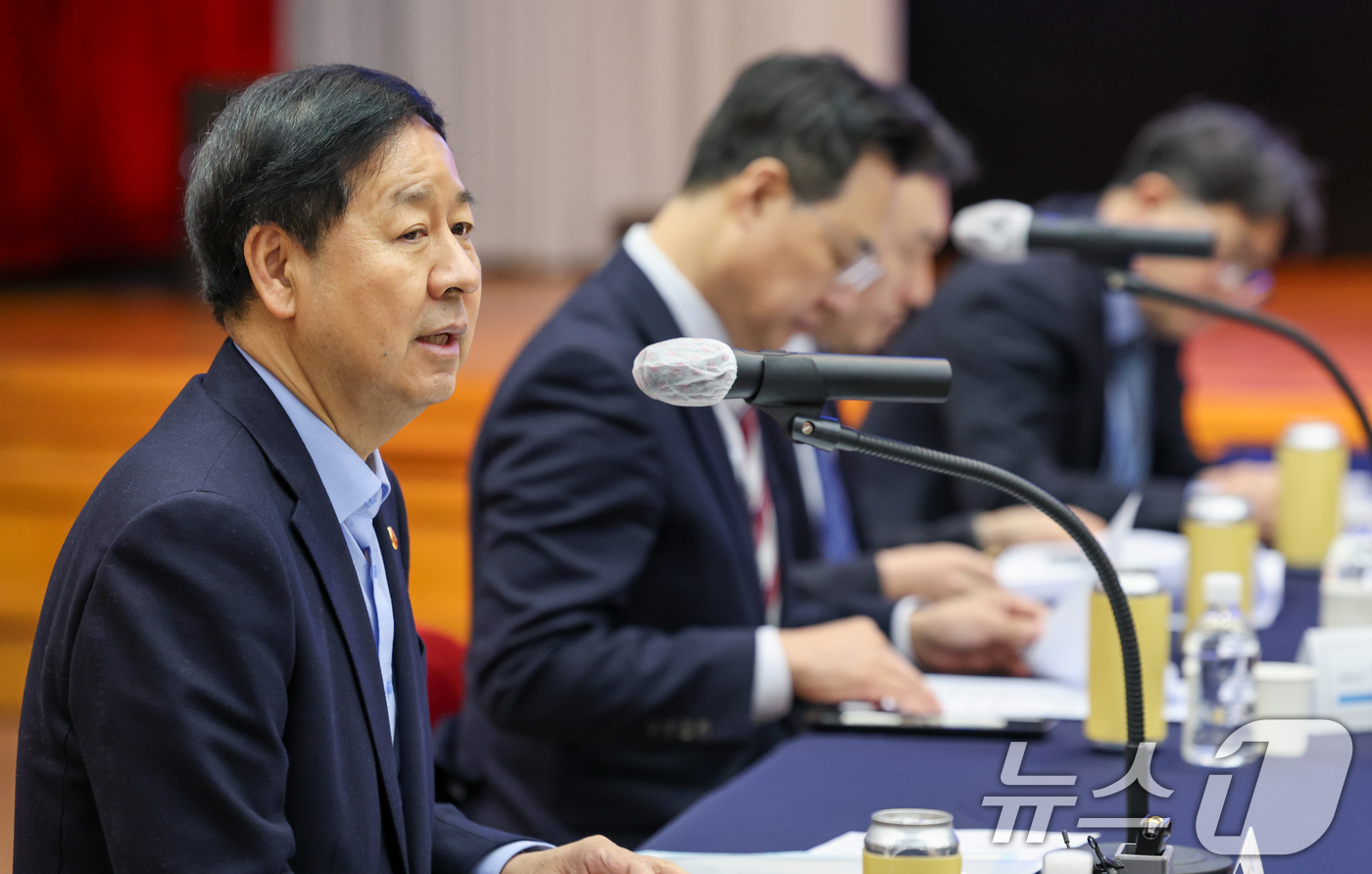 (인천=뉴스1) 안은나 기자 = 구윤철 경제부총리 겸 재정경제부 장관이 5일 인천 남동구 인천상공회의소에서 열린 '대한민국 경제대도약을 위한 혁신기업 간담회'에 참석해 모두 발언을 …