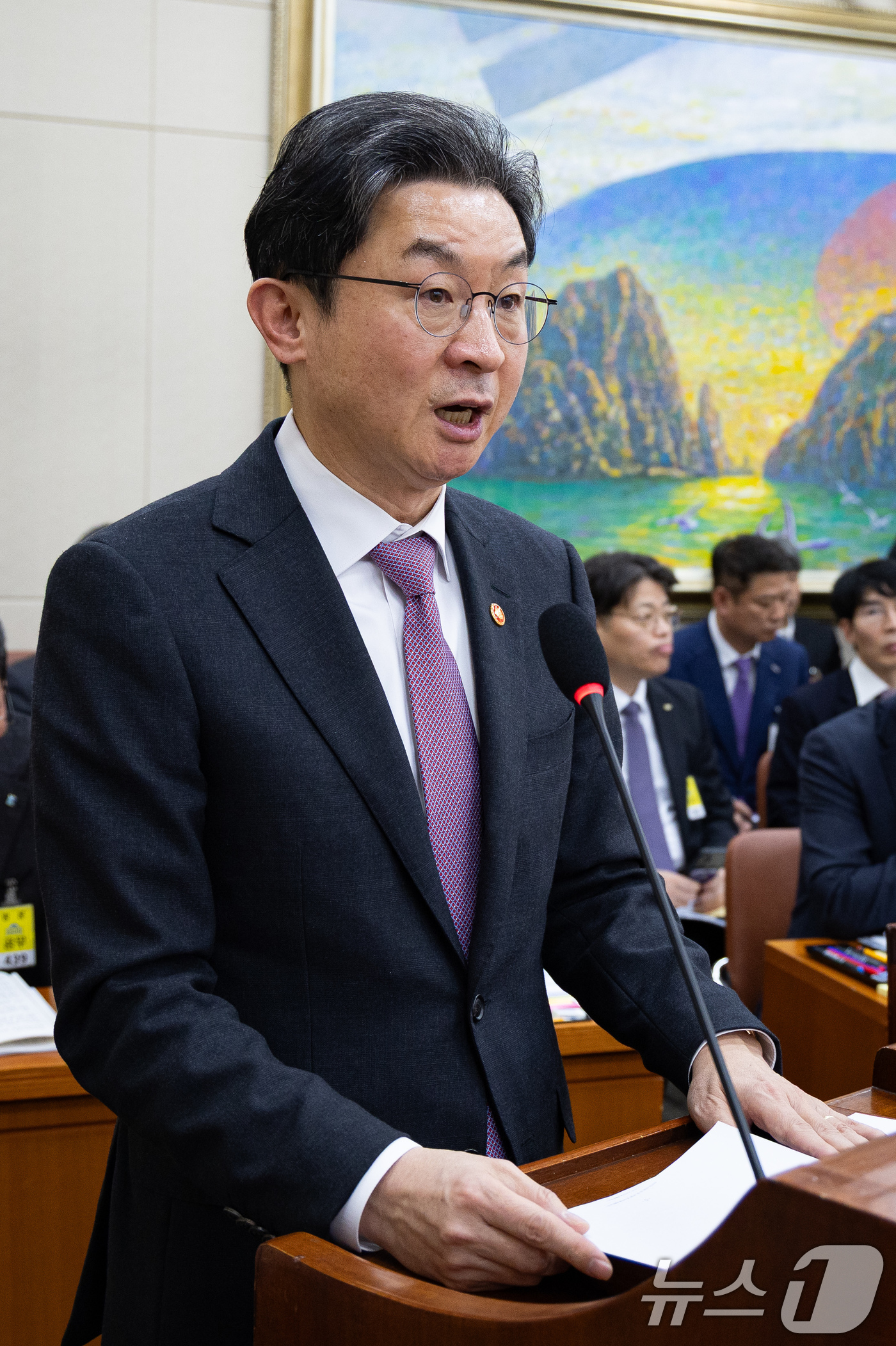 (서울=뉴스1) 유승관 기자 = 이억원 금융위원장이 5일 서울 여의도 국회에서 열린 제432회 국회(임시회) 정무위원회 제1차 전체회의에서 업무현황보고를 하고 있다. 2026.2. …