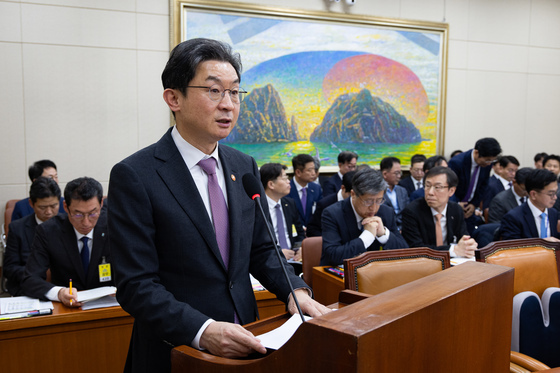 이억원 "주식으로 머니무브…예대마진 의존 시대 종말 동감"