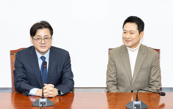 장동혁 대표 찾은 홍익표 정무수석