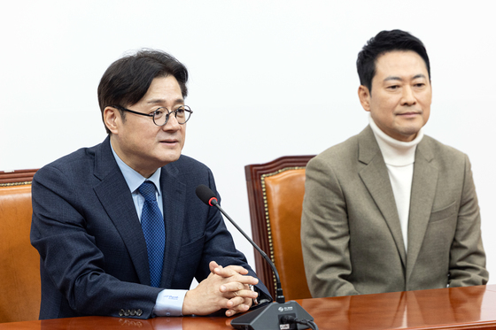 국민의힘 찾은 홍익표 정무수석