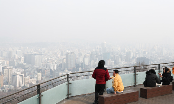 미세먼지 가득한 서울 하늘