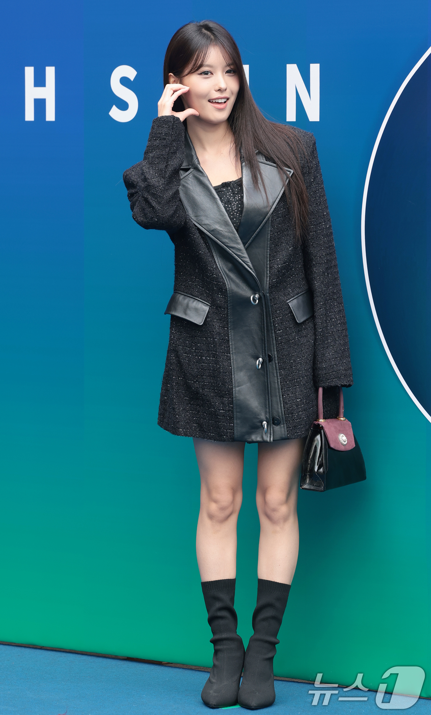 (서울=뉴스1) 권현진 기자 = 모모랜드 아인이 5일 서울 중구 동대문디자인플라자(DDP)에서 열린 서울패션위크 2026 F/W '한나신' 컬렉션 쇼에 참석해 포즈를 취하고 있다. …