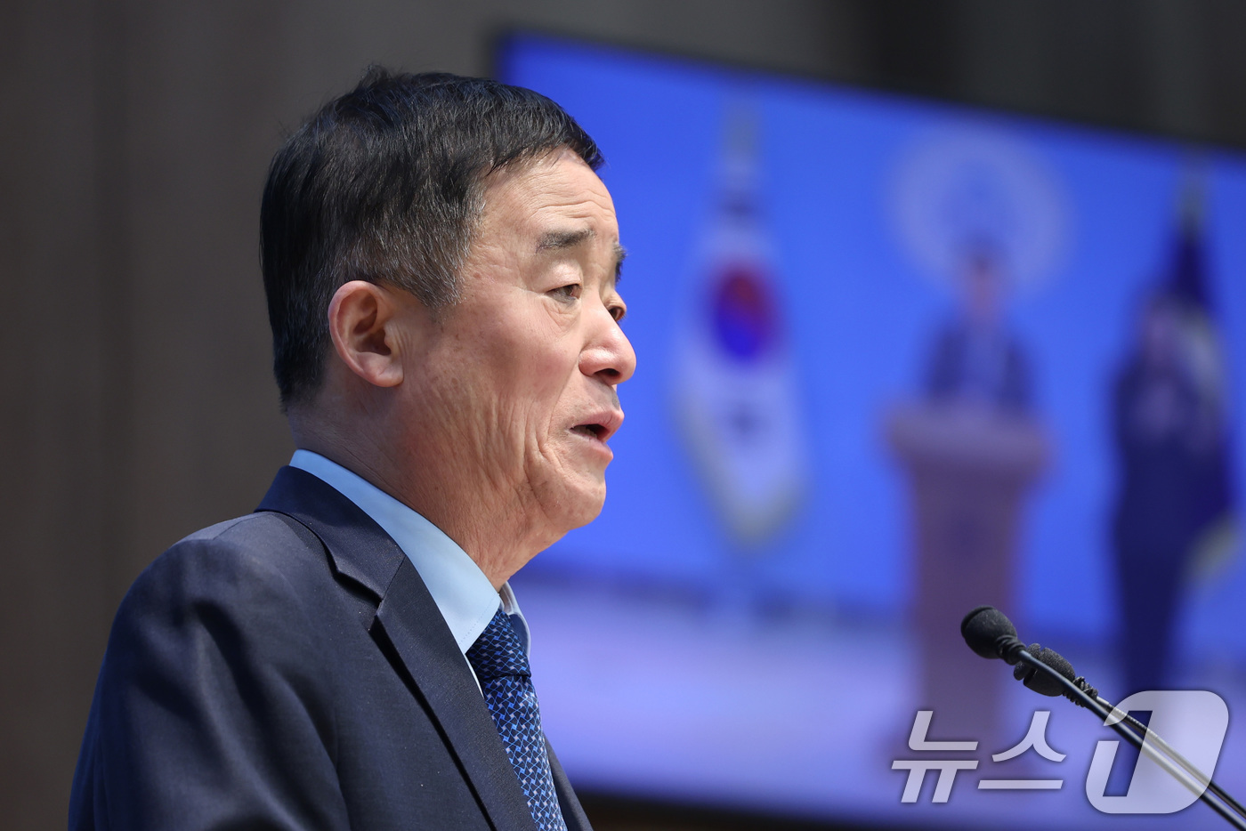 (서울=뉴스1) 신웅수 기자 = 강득구 더불어민주당 의원이 5일 서울 여의도 국회 소통관에서 조국혁신당과의 합당 관련 기자회견을 하고 있다. 2026.2.5/뉴스1