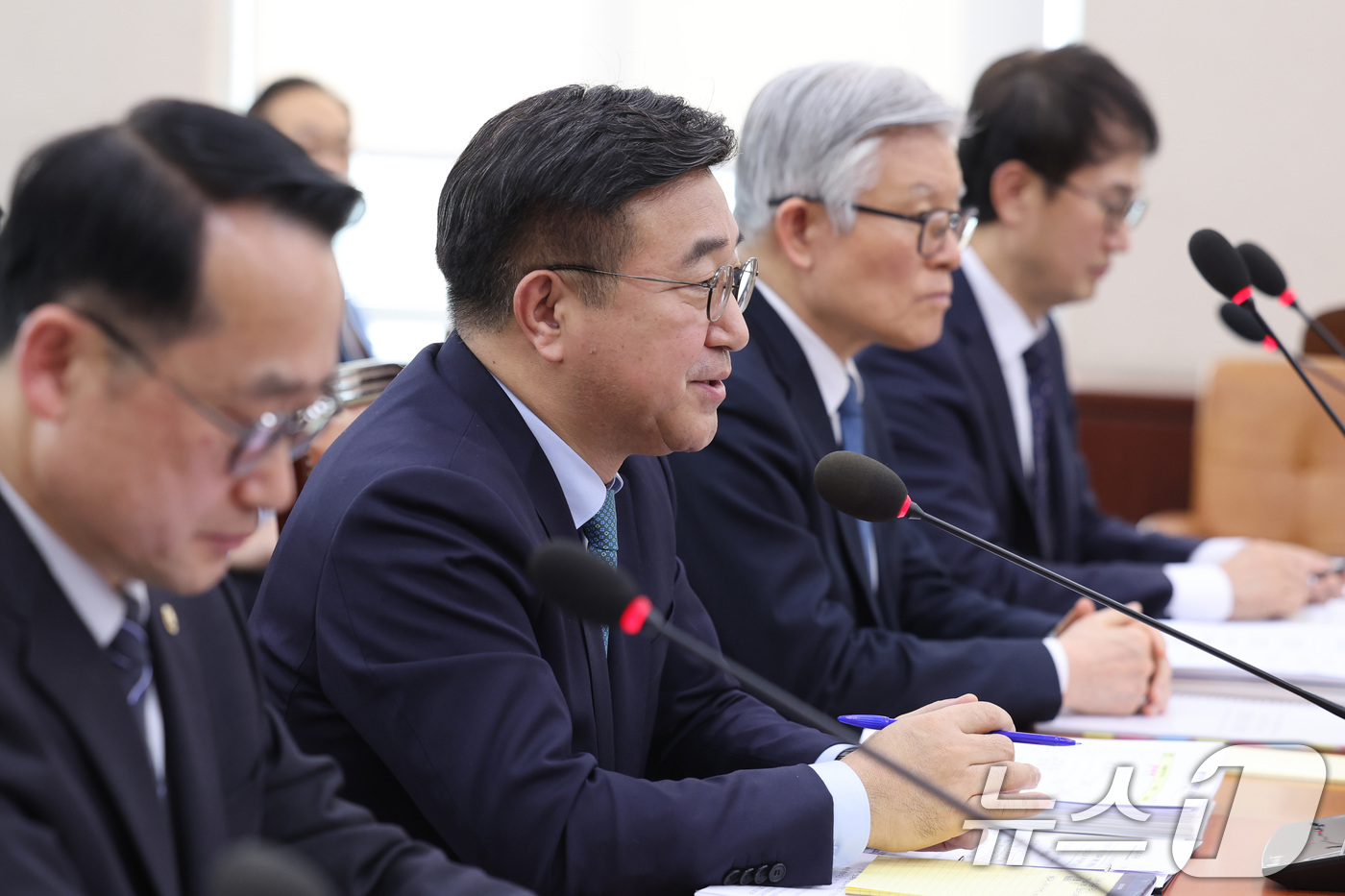 (서울=뉴스1) 신웅수 기자 = 윤호중 행정안전부 장관이 5일 서울 여의도 국회에서 열린 행정안전위원회 전체회의에서 의원 질의에 답변하고 있다. 2026.2.5/뉴스1