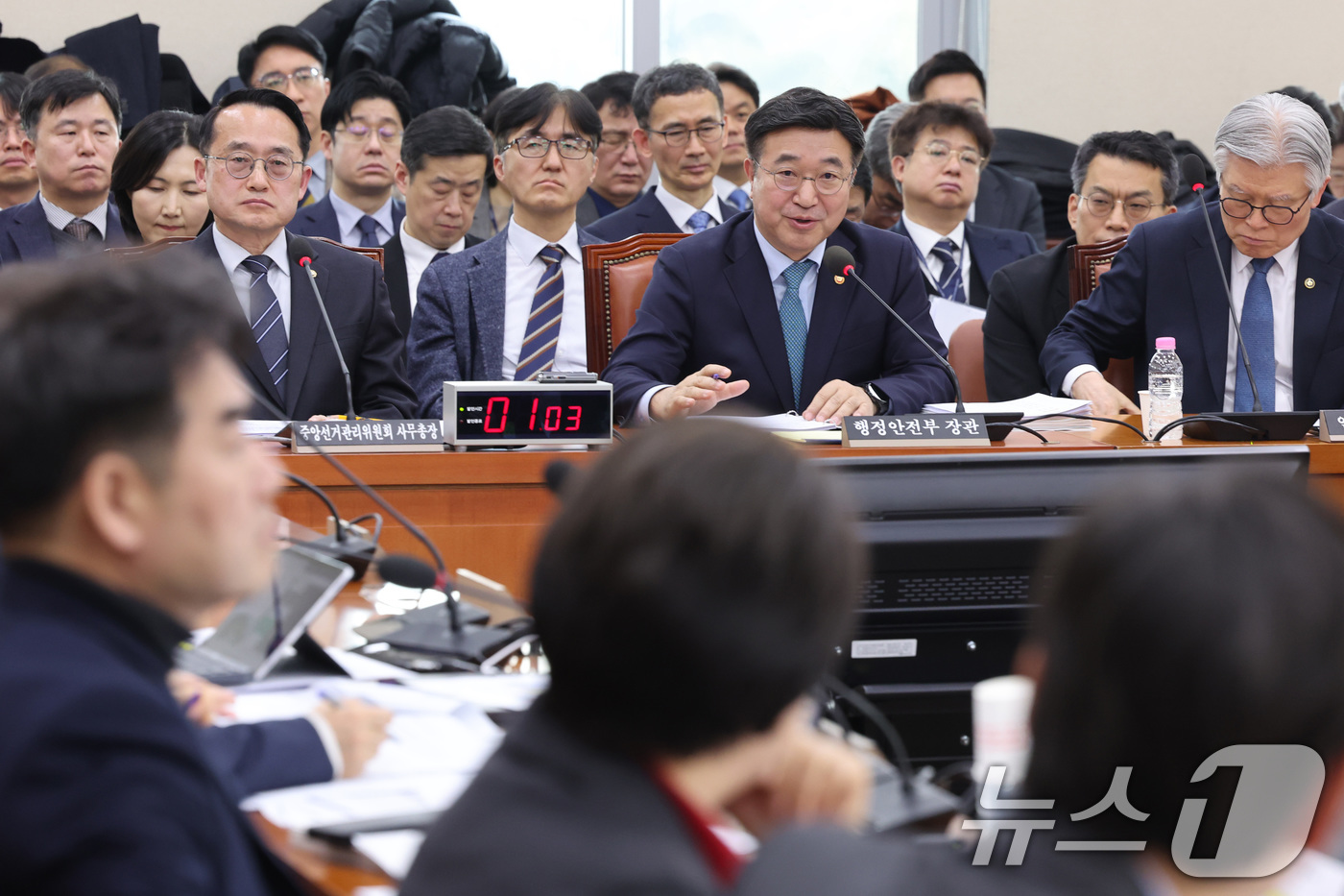 (서울=뉴스1) 신웅수 기자 = 윤호중 행정안전부 장관이 5일 서울 여의도 국회에서 열린 행정안전위원회 전체회의에서 의원 질의에 답변하고 있다. 2026.2.5/뉴스1