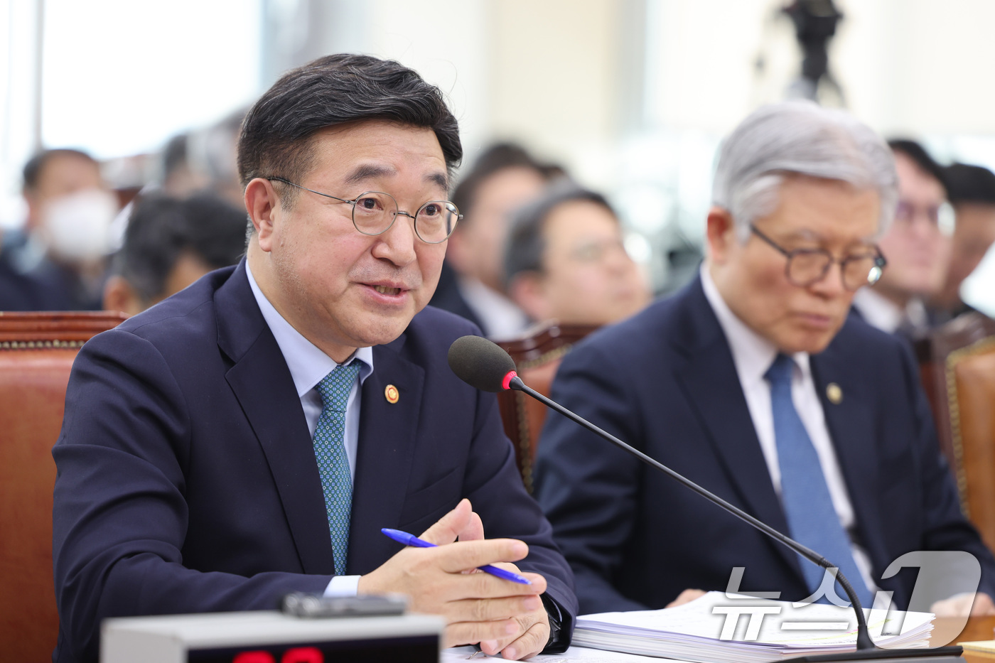 (서울=뉴스1) 신웅수 기자 = 윤호중 행정안전부 장관이 5일 서울 여의도 국회에서 열린 행정안전위원회 전체회의에서 의원 질의에 답변하고 있다. 2026.2.5/뉴스1