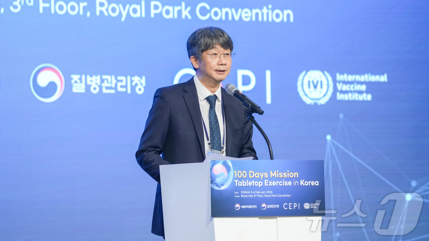 (서울=뉴스1) = 식품의약품안전처와 질병관리청은 5일부터 6일까지 서울 용산 로얄파크컨벤션에서 팬데믹 위기 상황을 대비한 한국의 백신 개발·허가 전략 모색을 위한 도상훈련을 실시 …