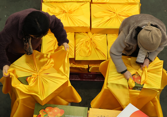 선물 포장도 정성을 담아